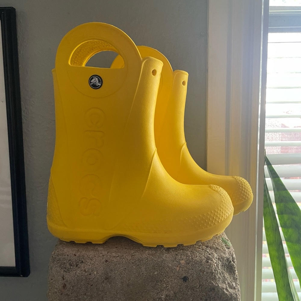 CROCS Kids Handle It Rain Boots Yellow Waterproof Slip On Rubber Shoes Size C13